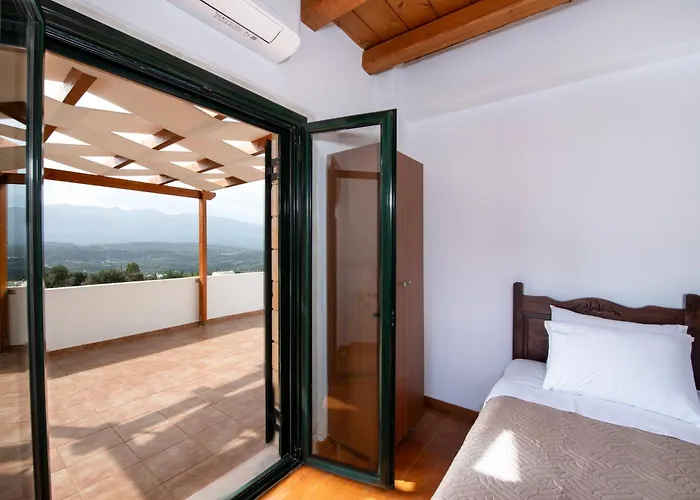 Villa Piper - Pool - Jacuzzi - Sea View - Near The Hriszí Aktí Haniá