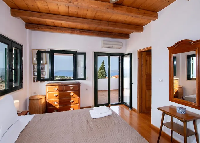 Villa Piper - Pool - Jacuzzi - Sea View - Near The Hriszí Aktí Haniá