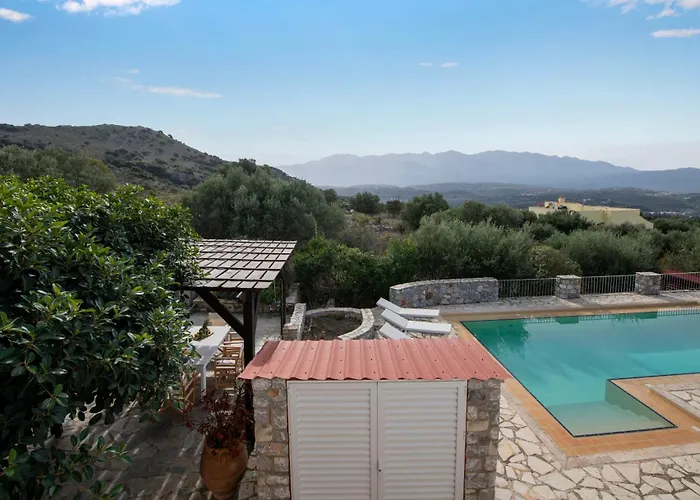 Villa Piper - Pool - Jacuzzi - Sea View - Near The Hriszí Aktí Haniá