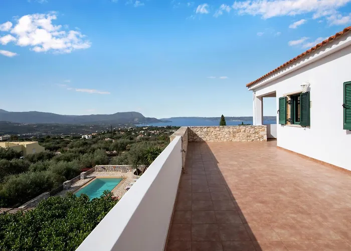 Villa Piper - Pool - Jacuzzi - Sea View - Near The Hriszí Aktí Haniá